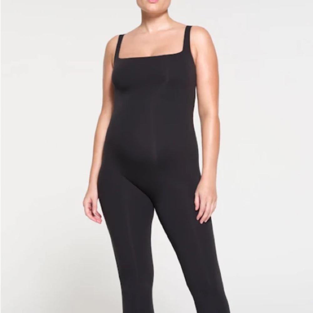 Skims LARGE Fits Everybody Maternity Onyx Black Bodysuit One piece built in bra